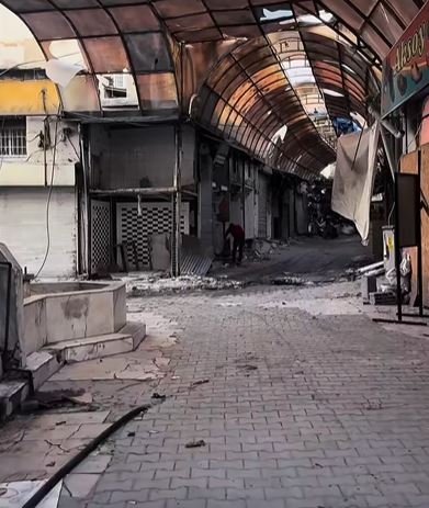Tarihi Uzun Çarşıda Yıkım